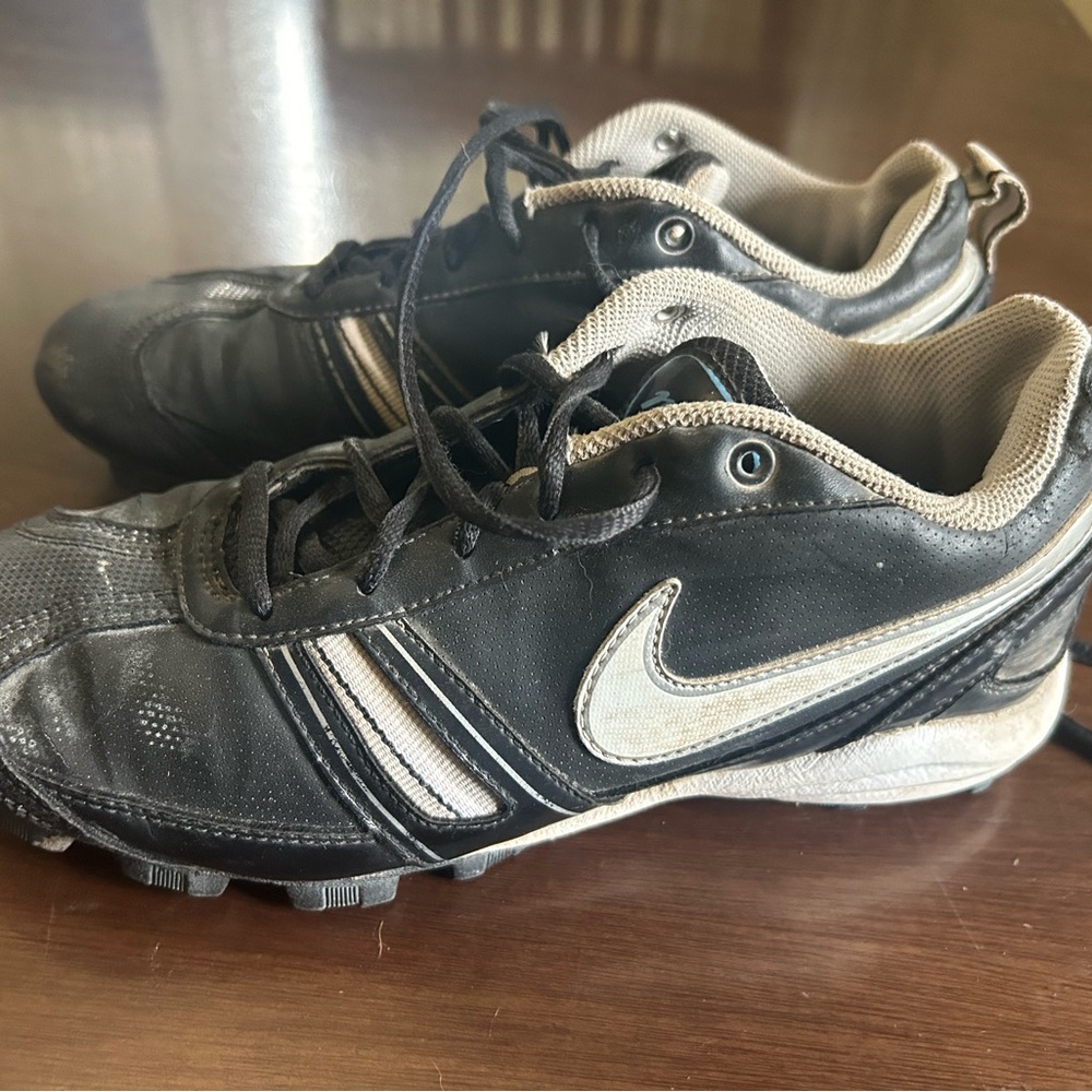 Baseball cleats